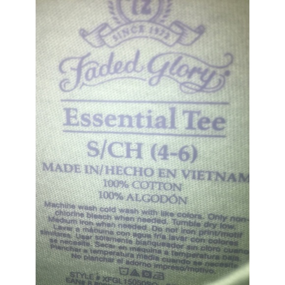 Tank top and two v-neck shirts - Picture 5 of 5